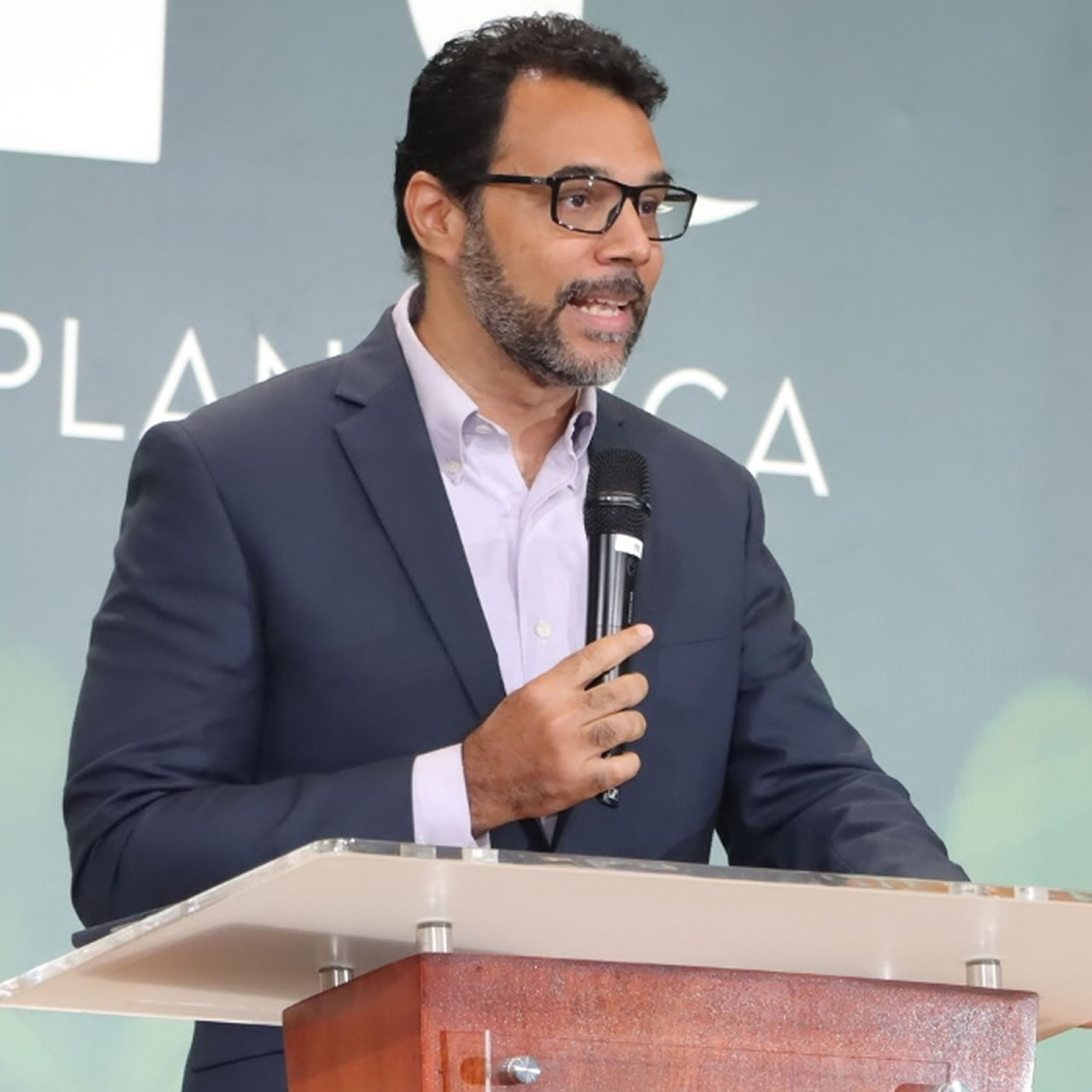 Nombre del Conferencista 2